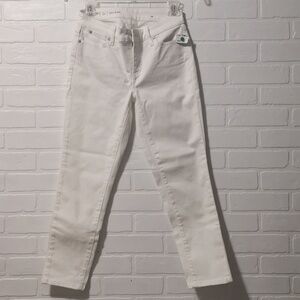 Talbots Flawless White Slim Ankle  Size 2P #093